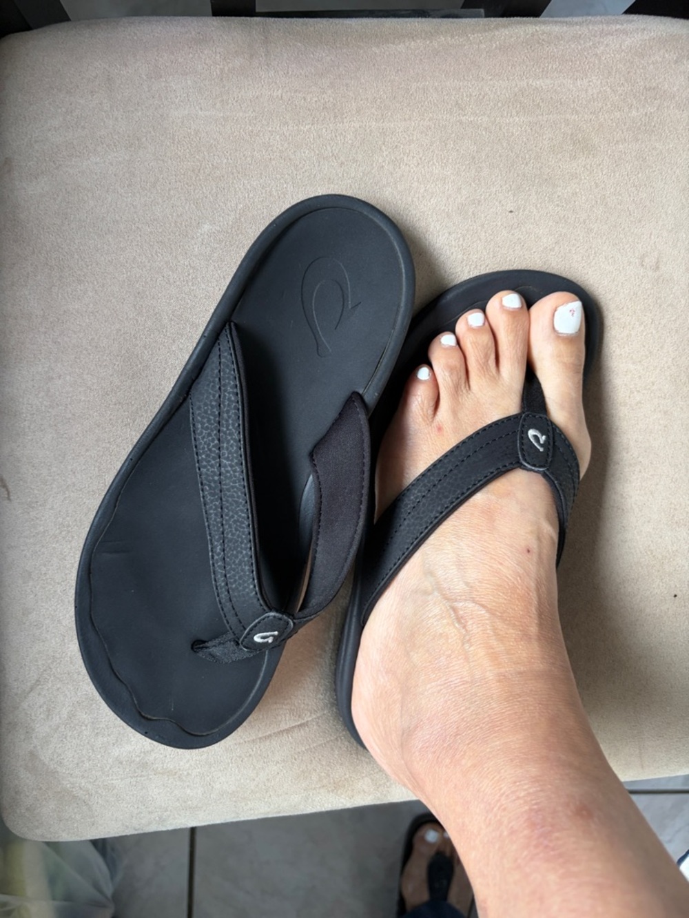 Olukai Ohana Black Flip Flop Sandals with Subtle Logo - Picture 8 of 9